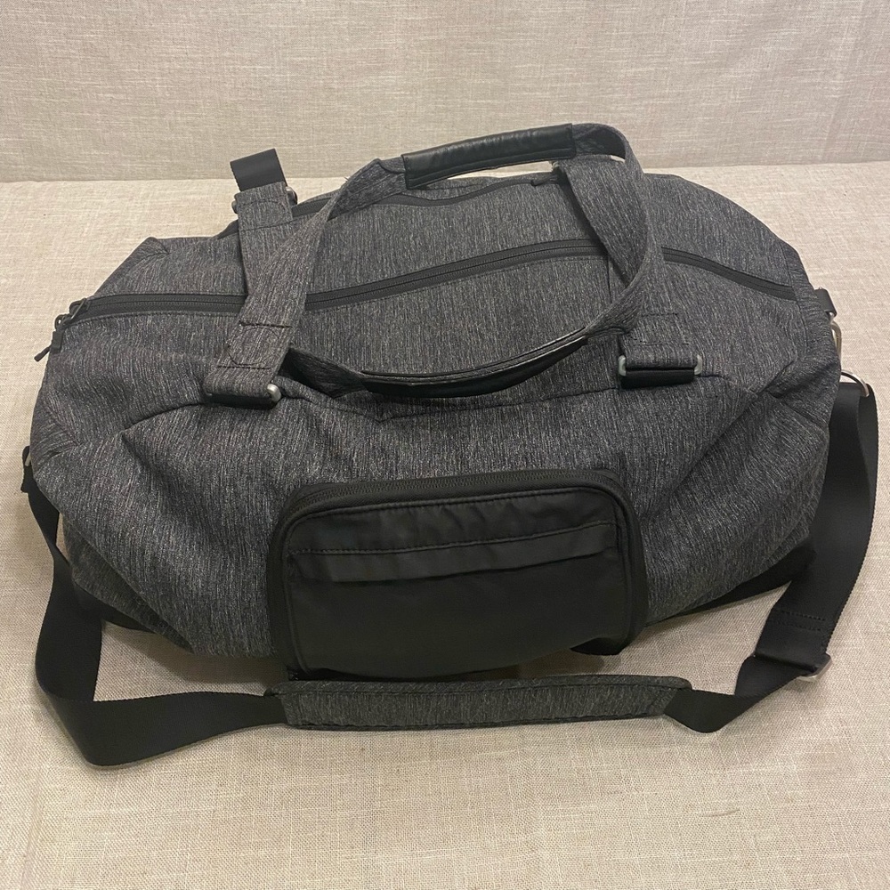 Lululemon Duffy/ yoga bag.